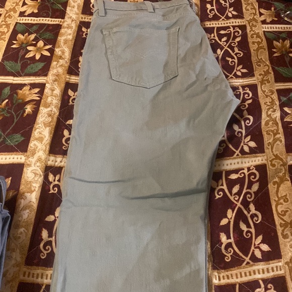 Lime green good condition no tears no rip - Picture 2 of 4